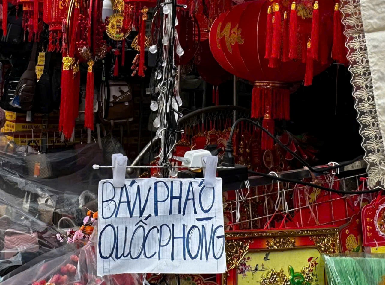 Phát hiện, xử lý 1 cửa hàng vi phạm quy định về kinh doanh pháo hoa ở quận Lê Chân